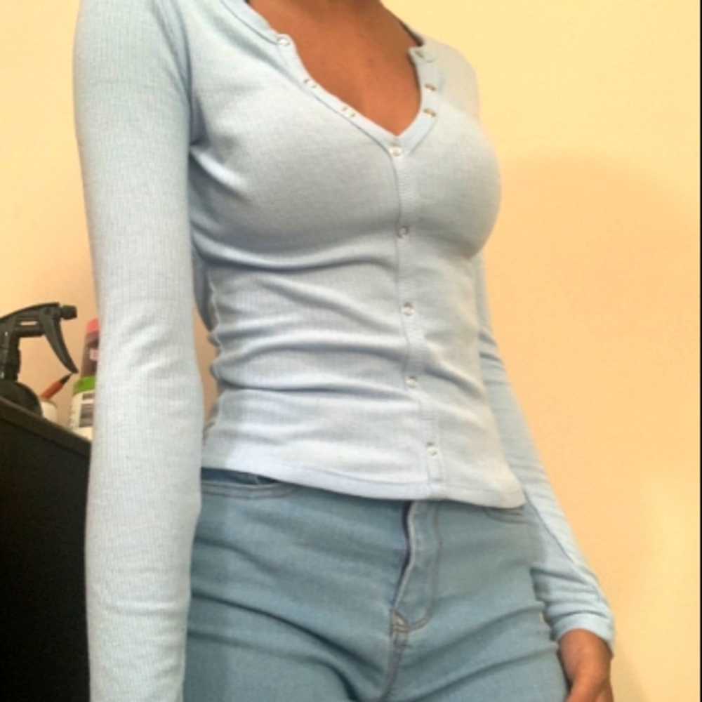 Blue sthin sweater top